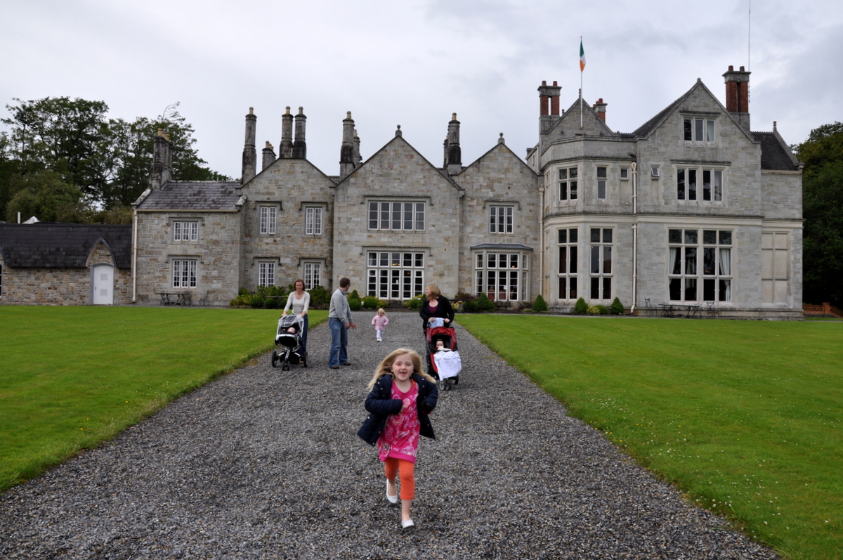 Stay in castles, B&B and hotels while planning a trip to Ireland